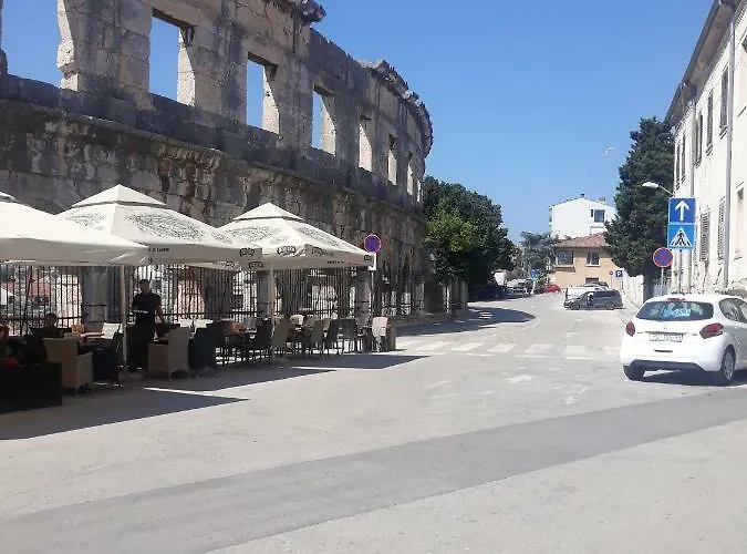 Amfiteatar Moris Pula